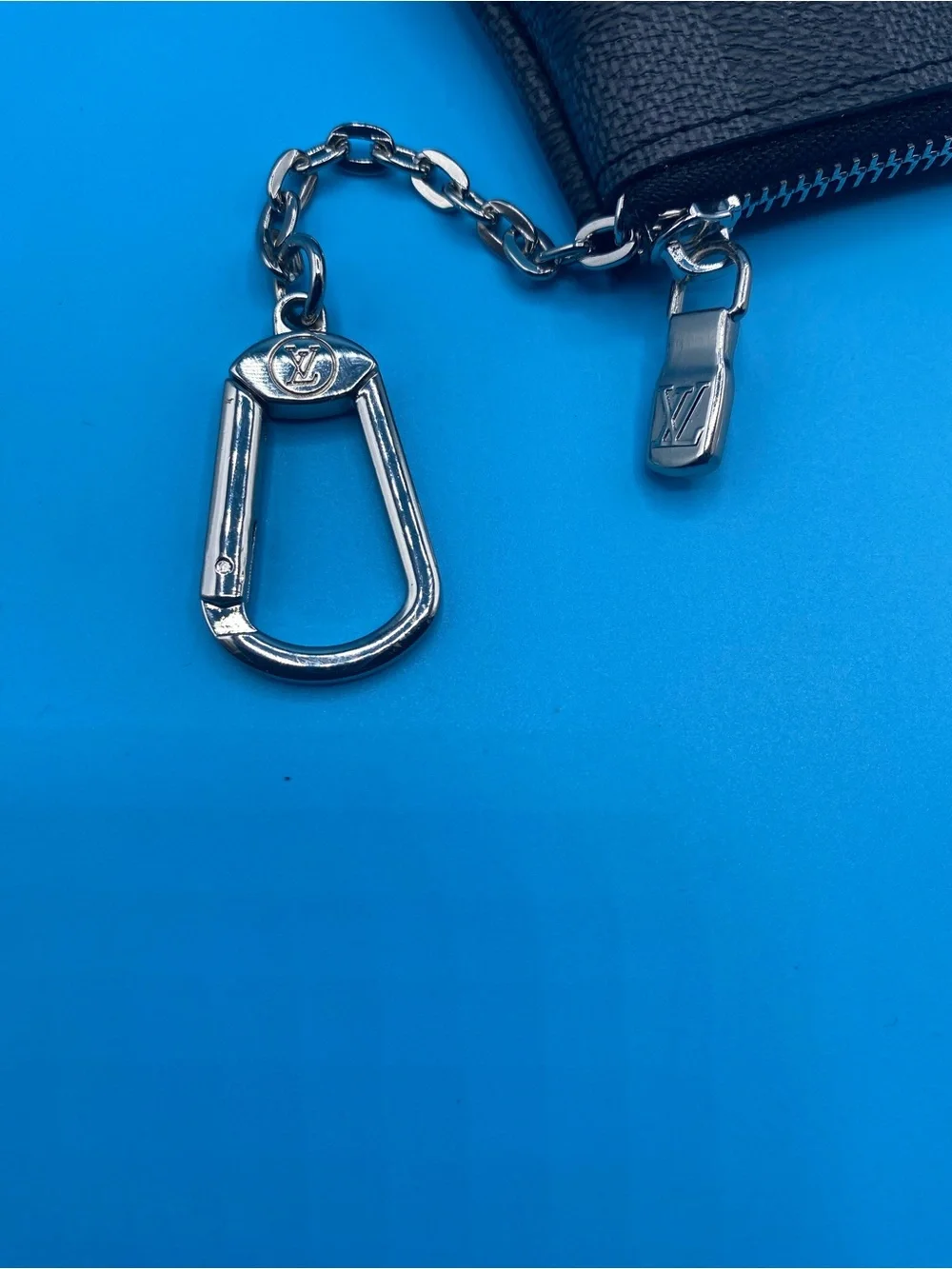 Louis Vuitton Black Damier Graphite Key & Card Pouch with Silver Chain - Picture 3 of 4